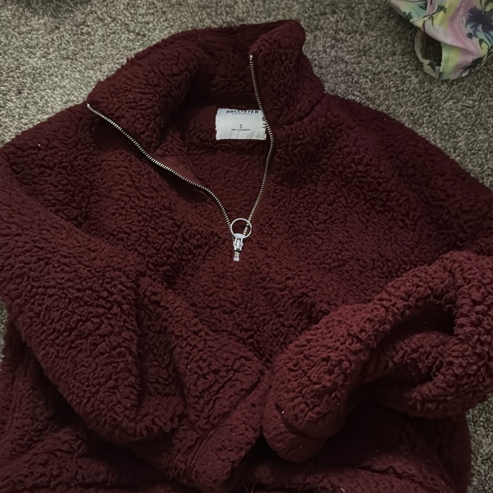 Hollister hoodie in size S